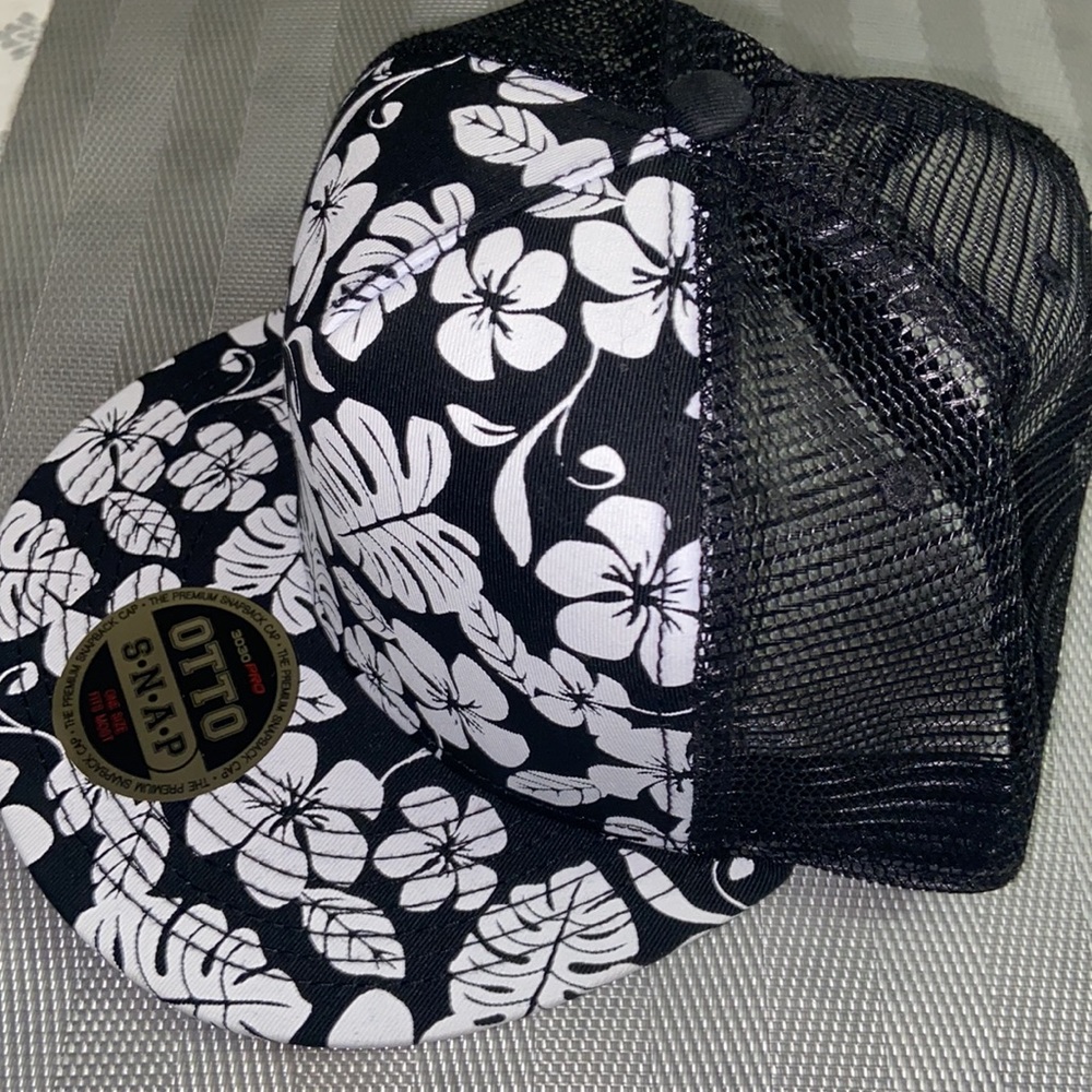 The Premium SnapBack cap - Picture 3 of 8